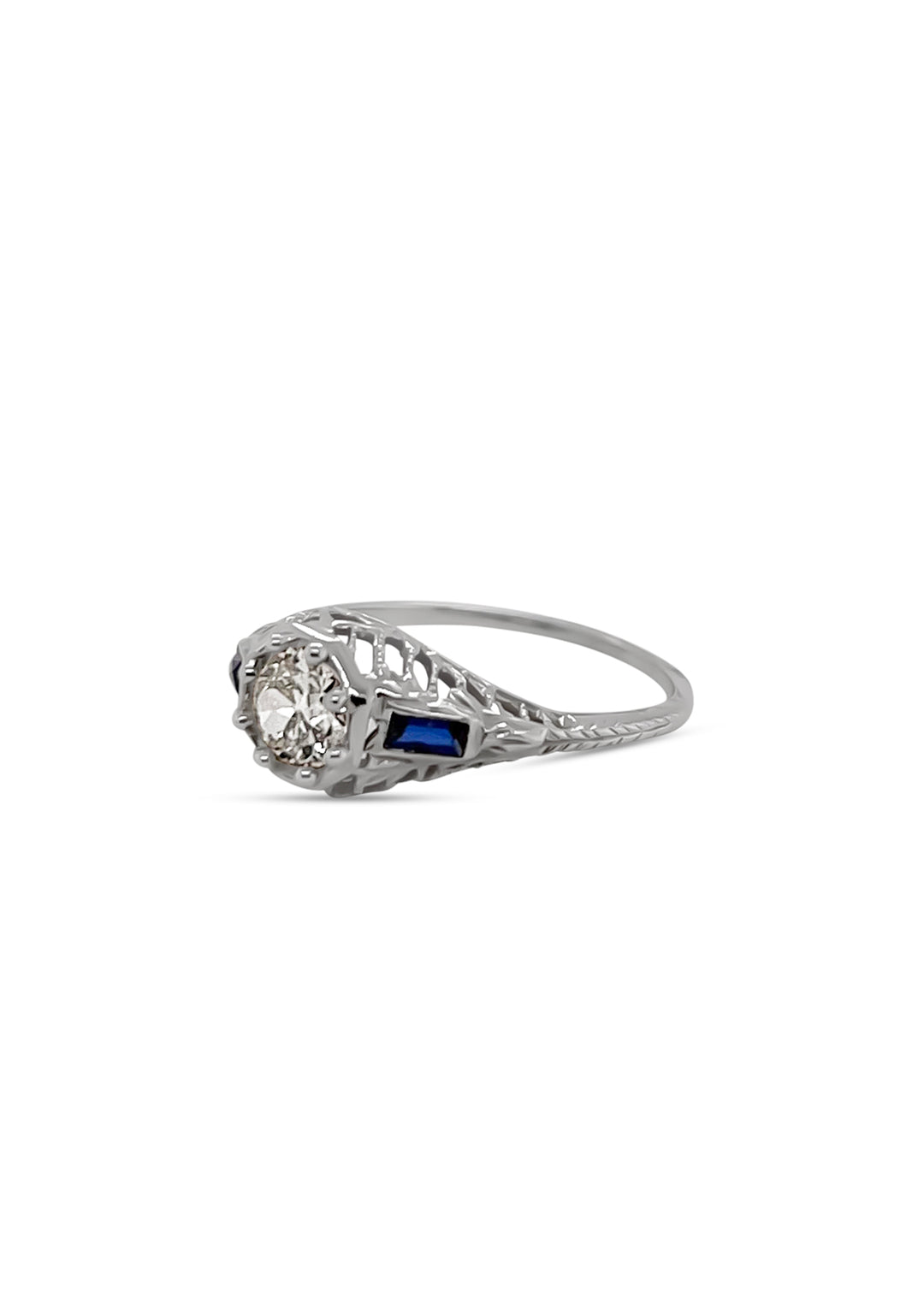 18K Art Deco Estate 0.60 Carat Diamond And Synthetic Sapphire Filigree Ring